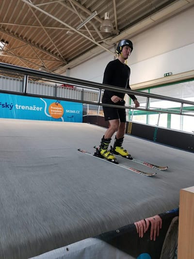 výuka základů lyžování na trenažéru SKI365