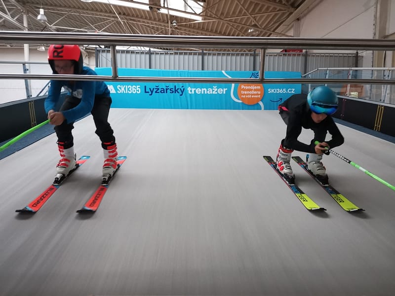 trénink správného postoje při sjezdu se zdá z pohledu diváka jednoduchý 